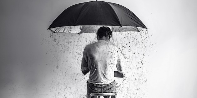 férfi háttal, esernyővel,esőben